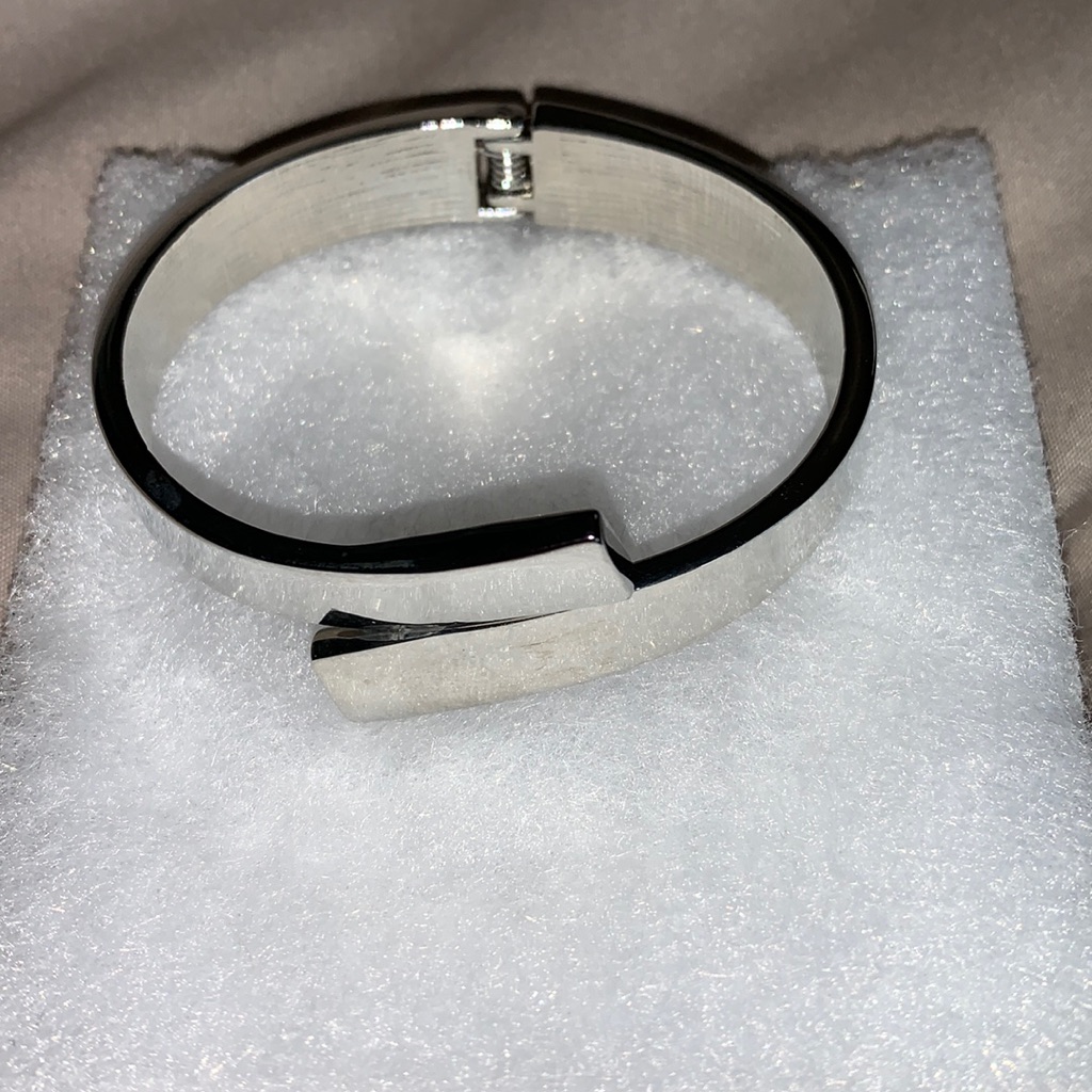 Bancroft Carter Twisted End Cuff Bracelet New Never Worn